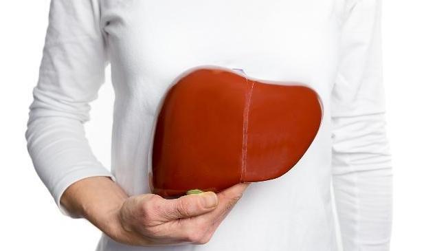 肝功能|肝不好的人，这些食物再馋也要少吃，或许肝功能会慢慢好转