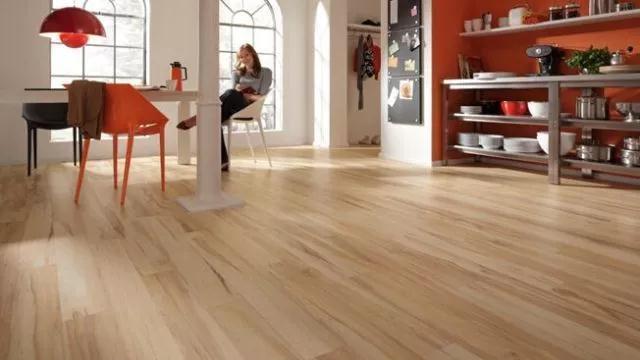 装修时，地板选“深色”还是“浅色”？挑对了，美观时尚又耐脏