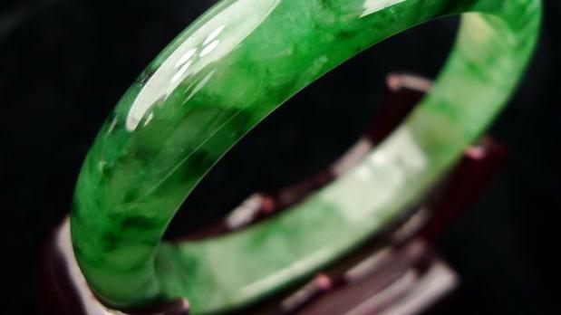 翡翠|根据雕工来判断翡翠的价值？要种和工相结合，这才是正确的判断