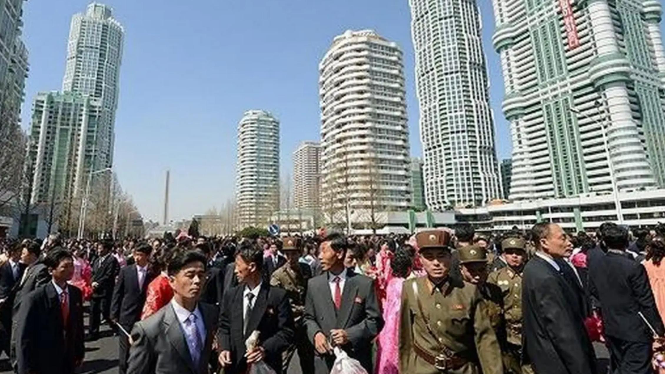 平壤|第一次来朝鲜旅行，平壤必去的三大街道，感受现代高科技