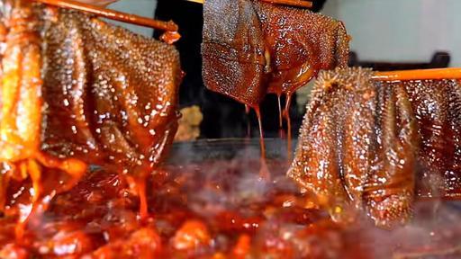 重庆|我国有一座城市，繁华程度却胜似一线城市，当地有一特色美食