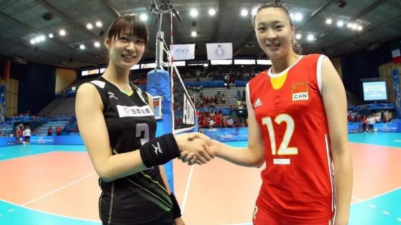 木村纱织|木村纱织曾是日本女排主力，颜值身材无可挑剔，现成咖啡馆老板娘
