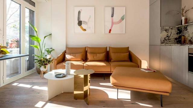 有阳台有阳光的家，橱柜转角布局别具一格，一个人独自生活也精彩