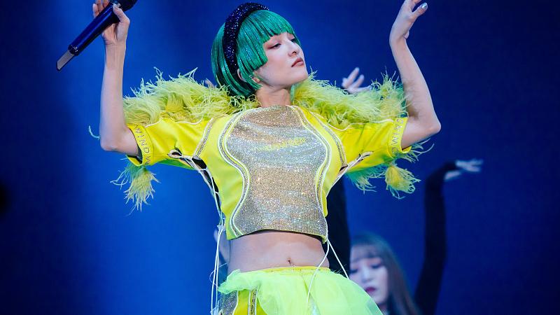 运势|张韶涵随手一晒的“美白”身体乳，没想到网友疯抢，性价比不输香奈儿