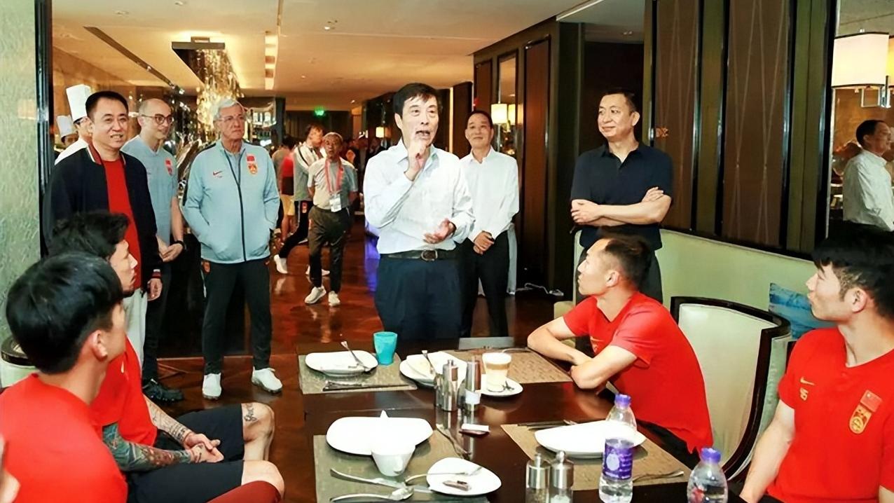 勒布朗·詹姆斯|看不下去了，78岁国足功勋教练向中国足协推荐自己：愿意再帮国足