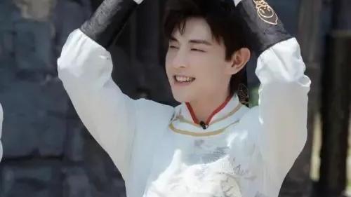 邓伦|邓伦离复出还有多远