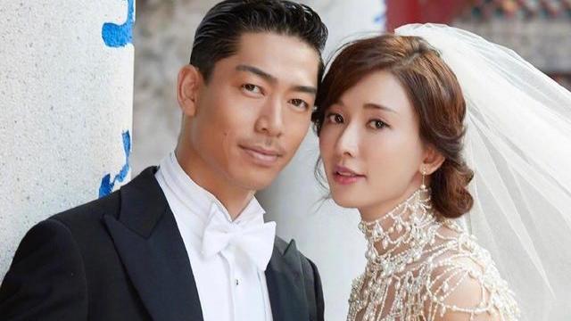 林志玲|在纽约高档餐厅偶遇林志玲，47岁肤白貌美，戴9万元手镯露锁骨