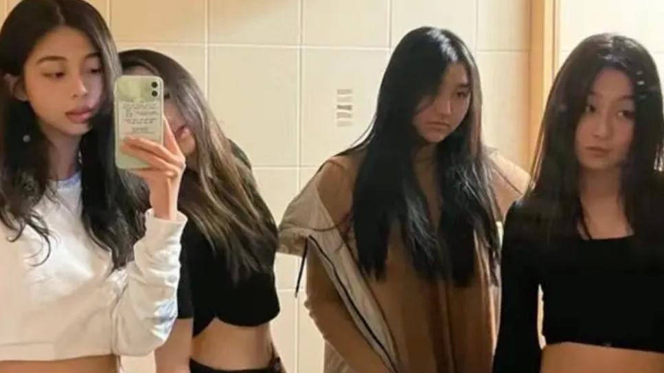 李嫣|15岁的李嫣真敢穿，性感出镜晒比基尼泳装照，颜值却意外遭吐槽