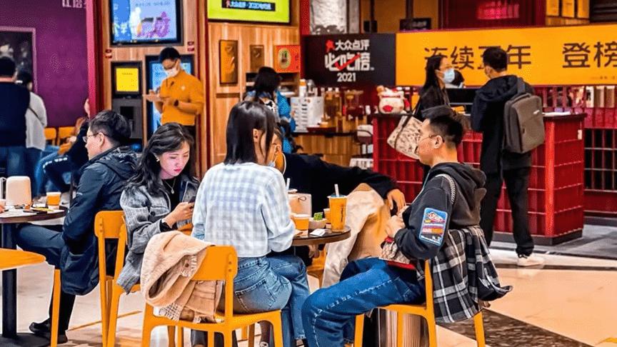 辣椒|火锅江湖变天，海底捞关店、巴奴“迁都”