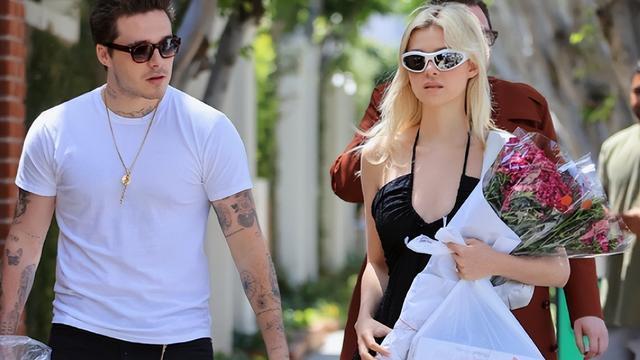 小贝|妮可拉晒近照！祖孙三人同框，个个气质出众，小贝花式讨好妻子