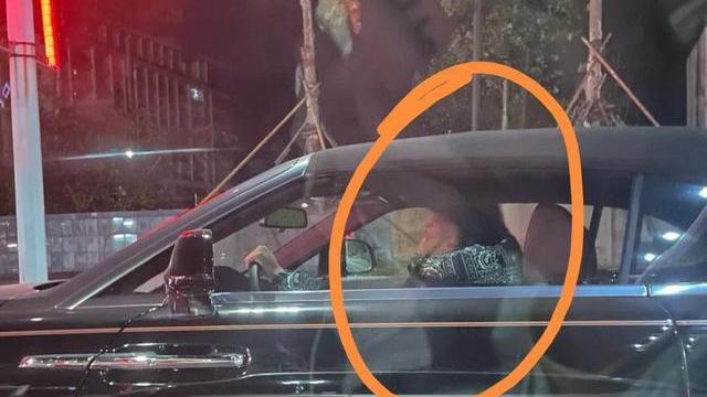 黄子韬|黄子韬开百万豪车出街被偶遇，家里沙发曾价值几十万