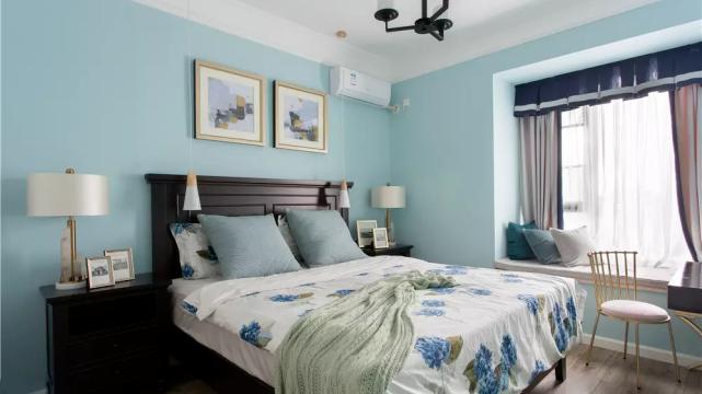 102平美式二居室，卧室蓝白配有一种清新浪漫的氛围