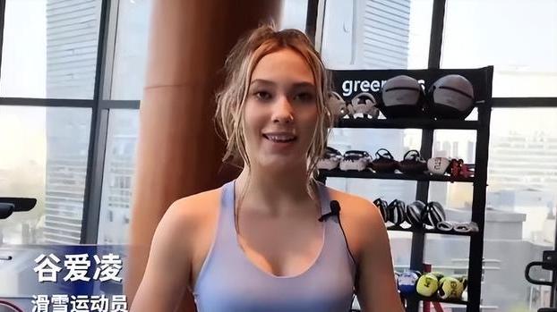 谷爱凌|谷爱凌在美国健身！18岁发育成熟，穿紧身背心勾勒出完美身材