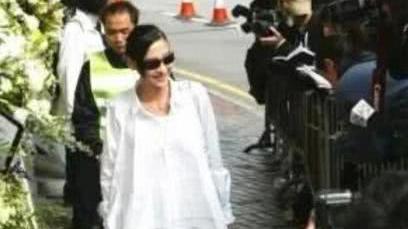 梅艳芳|梅艳芳去世后，她俩却在葬礼上微笑，如今丑事路人皆知