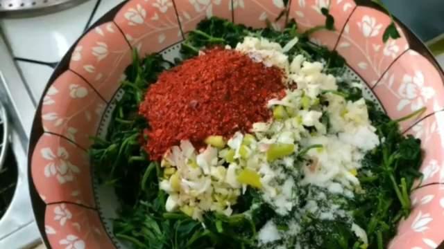 龙虾|陕北人开春的第一顿美食——土豆燃苜蓿