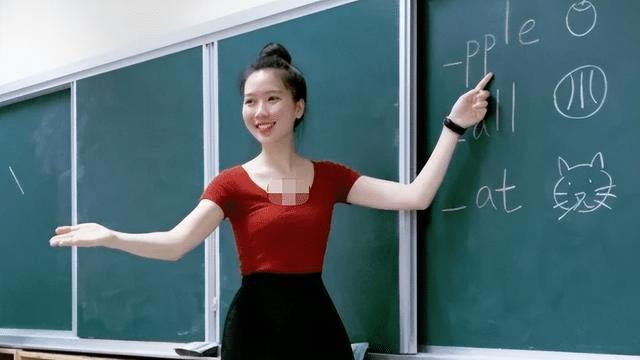 怀孕教师穿“透视”装上课？学校处理结果惹争议，当事人发文回怼