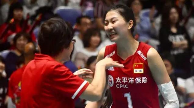 袁心玥|女排新队长露端倪！袁心玥3次成队伍排头兵，龚翔宇李盈莹欠火候