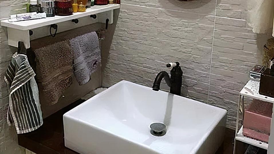 参观表姐的新房，全程尴尬，头一回见把洗衣机放进厨房的