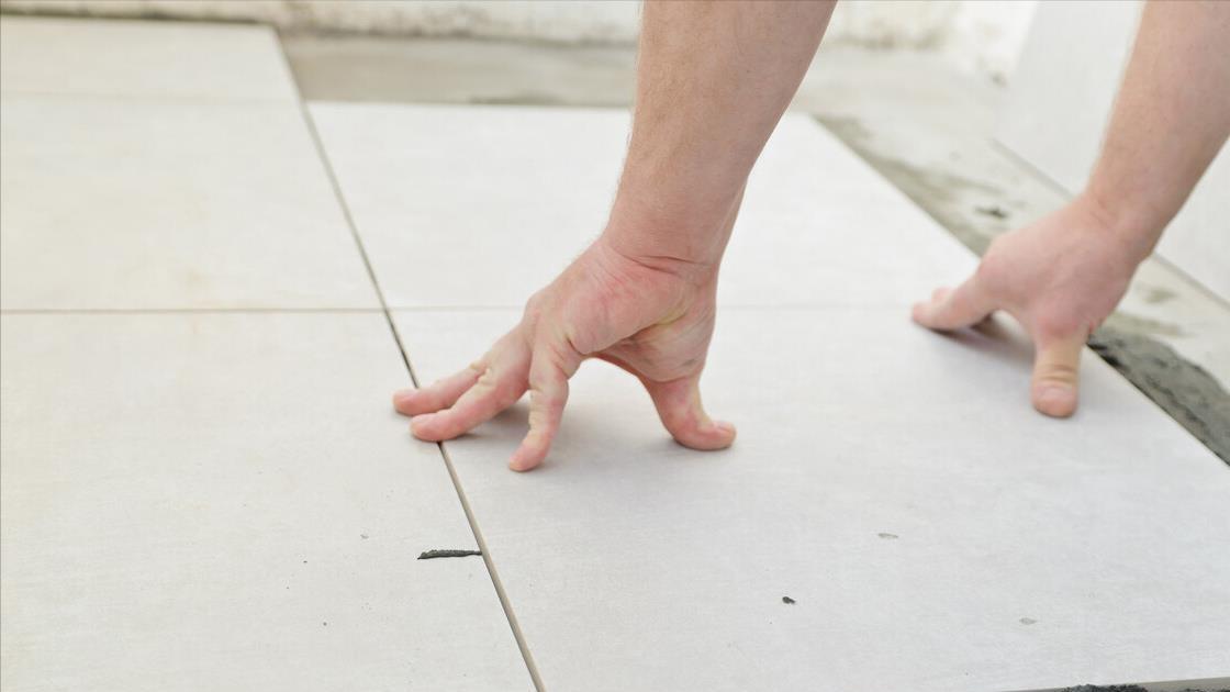 地砖空鼓松动，千万不要盲目修复，3种情况分清楚就好修复了