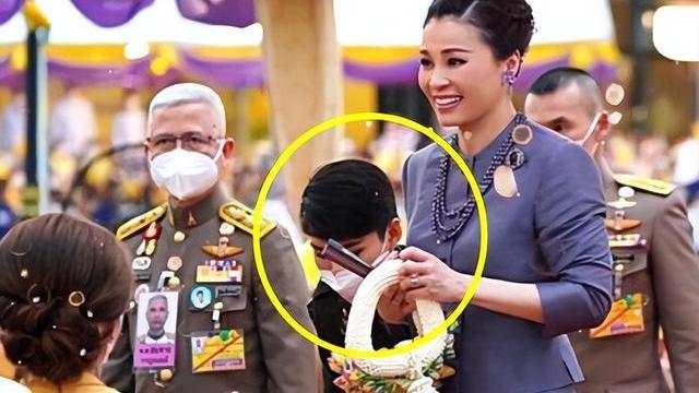 苏提达|苏提达帮衬贴身侍女上位，培养新宠服侍玛哈，做法和贵妃如出一辙