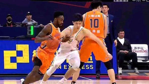 李添荣|顽强输出！上海双将缺战硬磕广厦李添荣14+2狂救主大秋完全无解