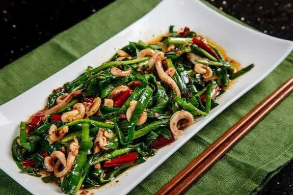 炸酱面|春天吃韭菜，别只会包饺子炒鸡蛋，这样做，鲜上加鲜，美味可口