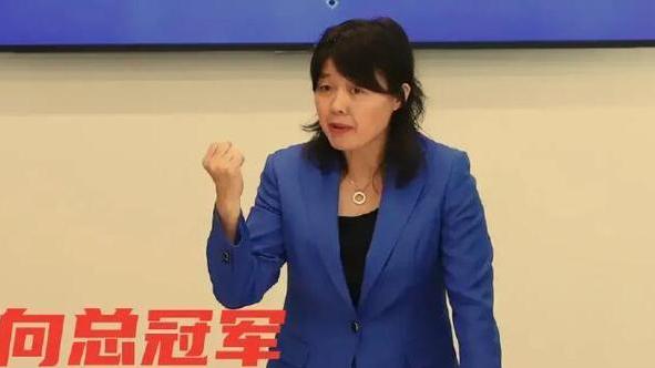 秦晓雯|秦晓雯幸福的烦恼！主帅6选1举棋不定，焦健疯狂暗示：我也会跳舞