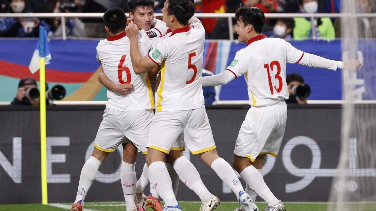 日本队|差点2-1，绝杀球被吹，亚洲第2遭倒数第一爆冷，小组第一悬了