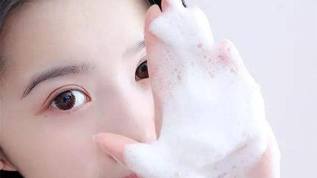 洗面奶 从门庭若市到无人问津，看似平凡的三款洗面奶，却都有真材实料！