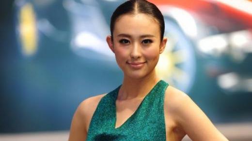 翟凌|车模兽兽：被杨迪一手捧红又一手毁掉，嫁外国老公现状如何？