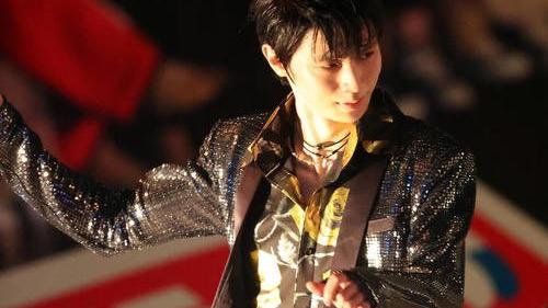 羽生结弦|羽生结弦首日冰演开场！他又一次拯救了服装设计师！