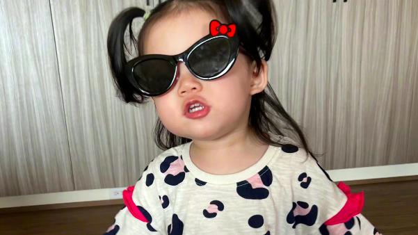 郭碧婷|郭碧婷向佐女儿正面照曝光，颜值一般像普通人，不像父亲和母亲！