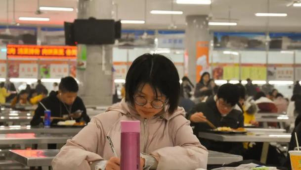 江苏一大学生偷外卖被抓，自称穷得吃不上饭，但失主对此却不买账