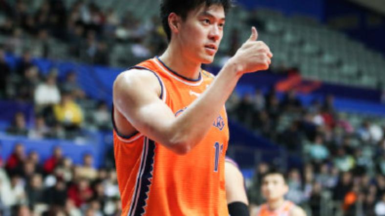 克里斯·保罗|恭喜李春江！状元郎将驰援上海男篮冲冠，31岁爱徒成最大牺牲品！