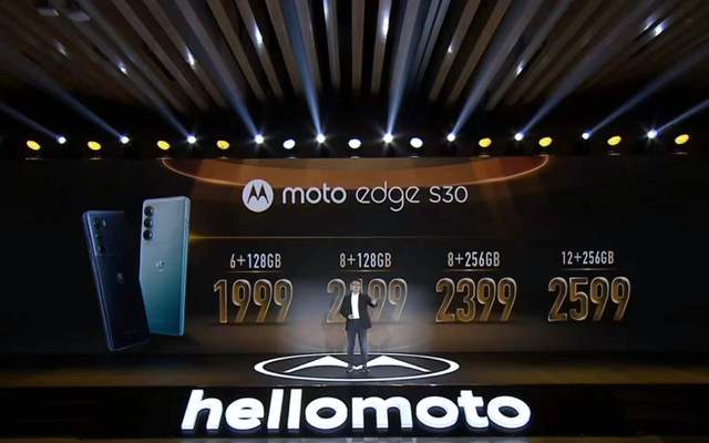 一加科技|CPU高端其它配置普通的手机，会成爆款吗？moto S30已给出答案