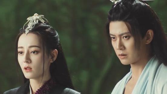 迪丽热巴|《驭鲛记》开播，热巴磨皮严重泪痣都磨没了，任嘉伦假腹肌明显