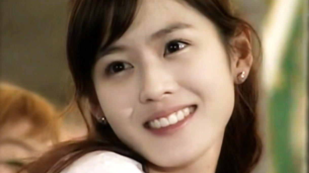 孙艺珍|孙艺珍华伦天奴大秀造型好像新娘！骨子里自信温柔，岁月不败美人