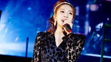 宝儿|砸30亿捧小学生太荒唐！一年后学生妹化身顶级女solo！