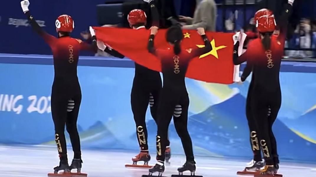 武大靖|首金！中国获混合接力冠军！武大靖累坏，全员护送国旗引发自豪