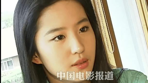 刘亦菲|刘亦菲十七年前对穿衣风格的解读：不拍戏喜欢穿休闲的衣服