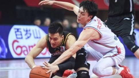 辽宁男篮|郭艾伦抢杨鸣饭碗，辽宁酝酿3换1交易，迎回内线核心