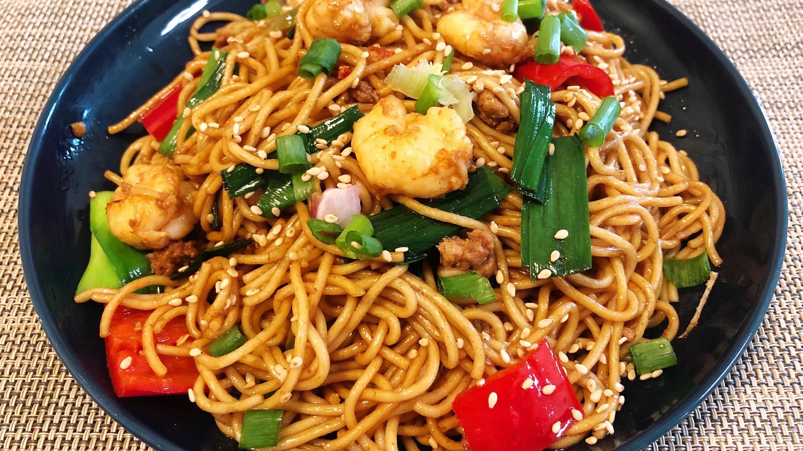 炒面|从小到大，你觉得最好吃印象最深的是什么面？