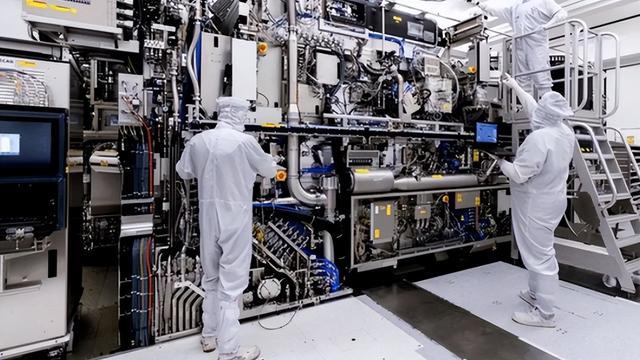 阿里巴巴|投资6.7亿研发光刻机，俄正式出手，外媒：ASML也做不到