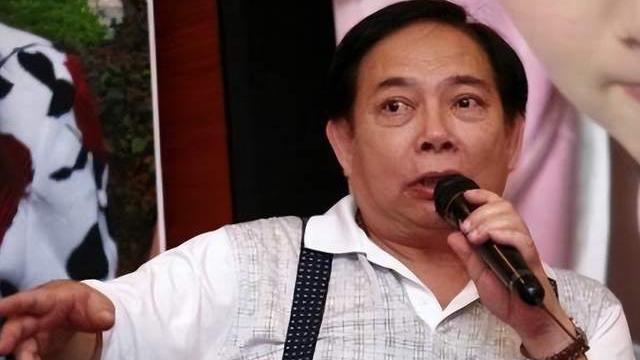 黄一飞|46岁遇伯乐，却因8个酒瓶分道扬镳，黄一飞和周星驰的恩怨有多深