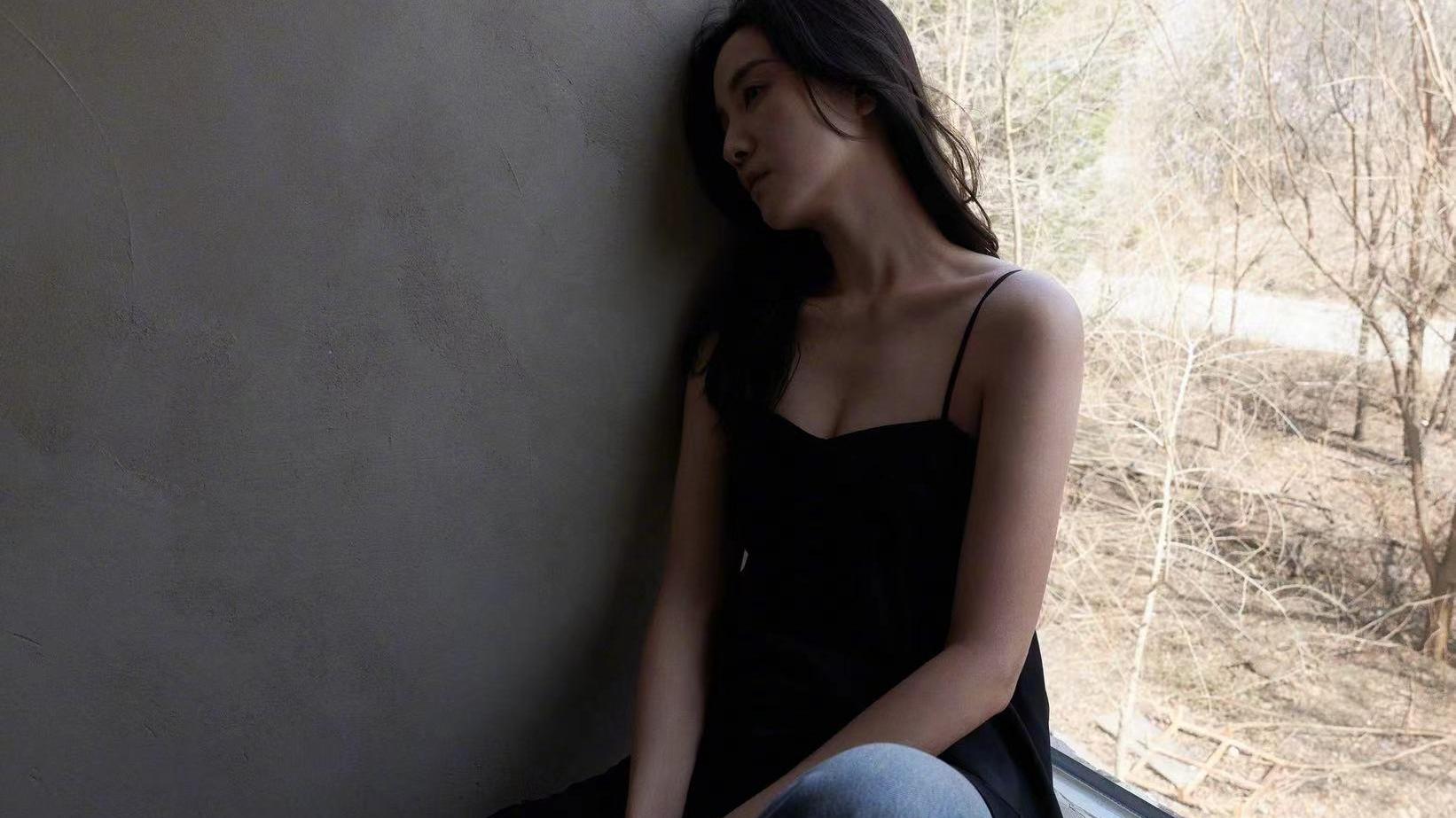 吴雅婷|宋佳晒照片送福利，此次风格大改！网友：能贴贴吗姐姐，我绿码