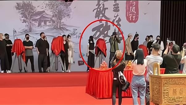 李佳琦|赵丽颖新剧低调开机，包裹严实也藏不住好身材，还有一个特殊身份