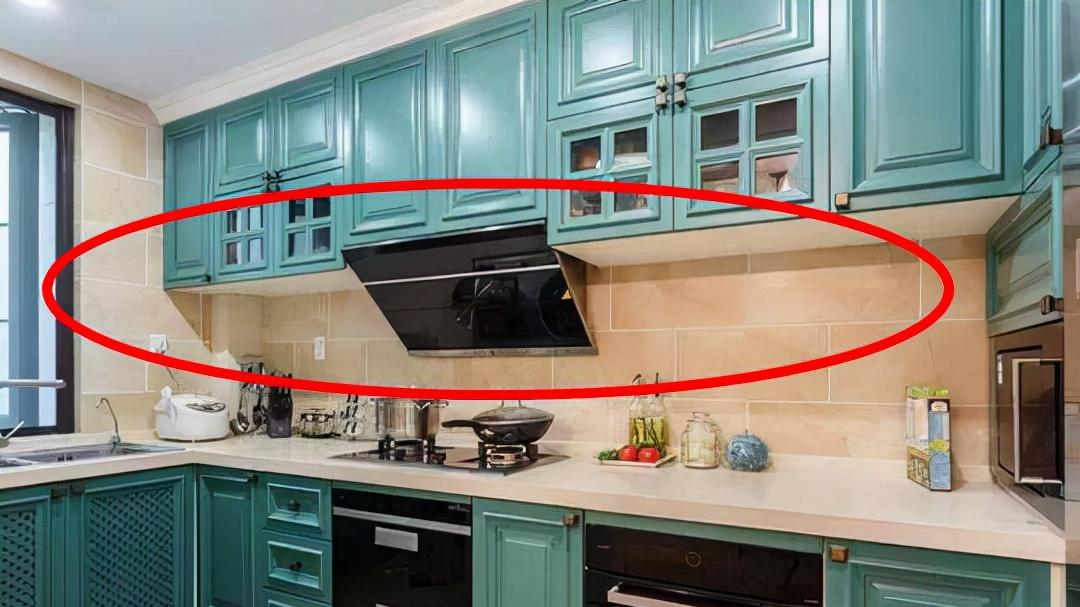 厨房还在用“这种”油烟机？过时了，难怪费电、还费气，趁早换掉