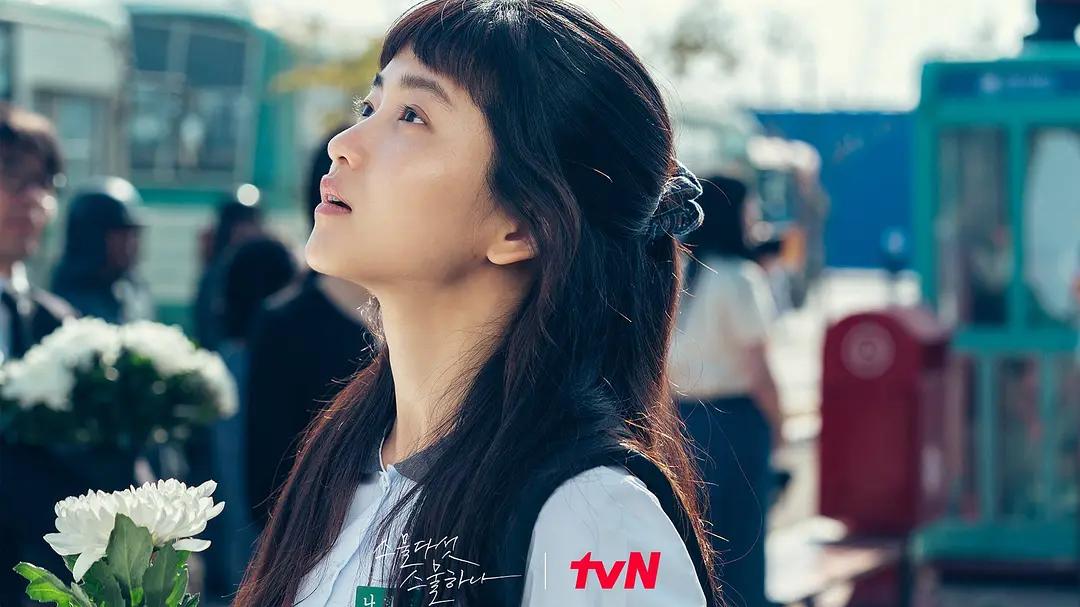 疯狂|跑偏的韩国甜宠剧，相比男女主疯狂撒糖，更爱女一女二相爱相杀