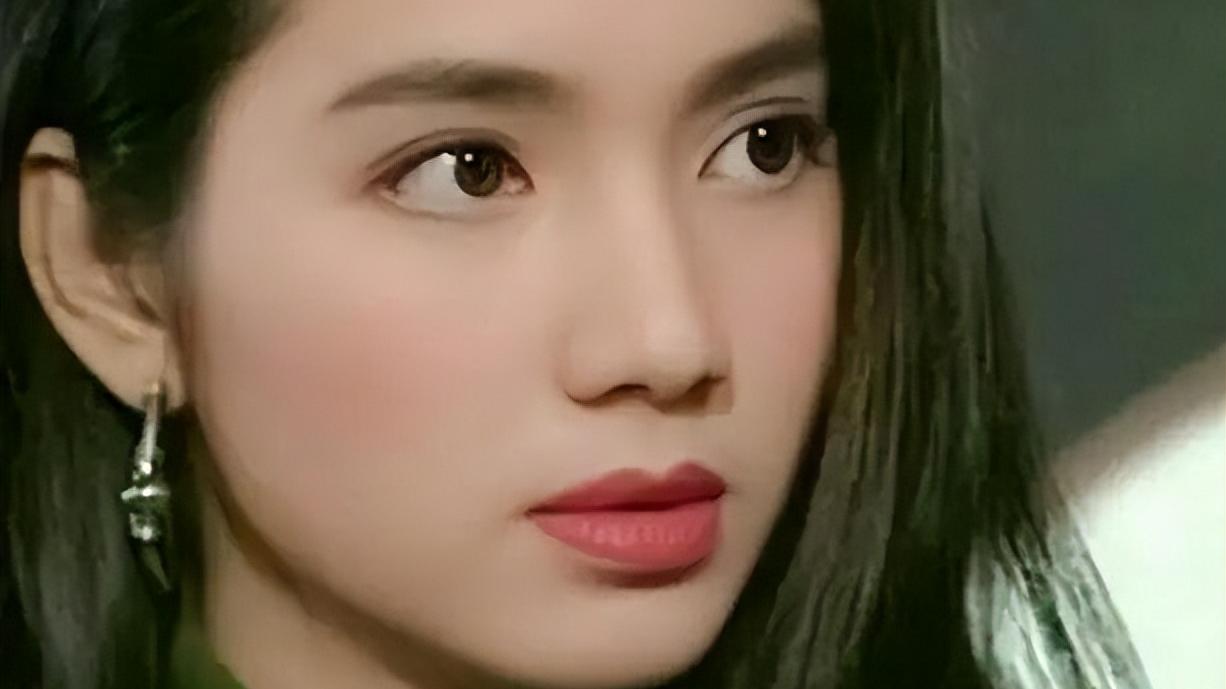 王菲|30年前的一部港剧，王菲输了颜值赢了名气，洪欣朱茵都不敌李嘉欣