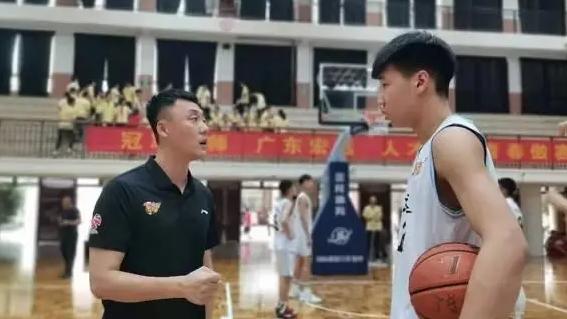 |辽宁不要我们要！广东捡锋线宝贝，内外兼备，技术全面，神似周鹏